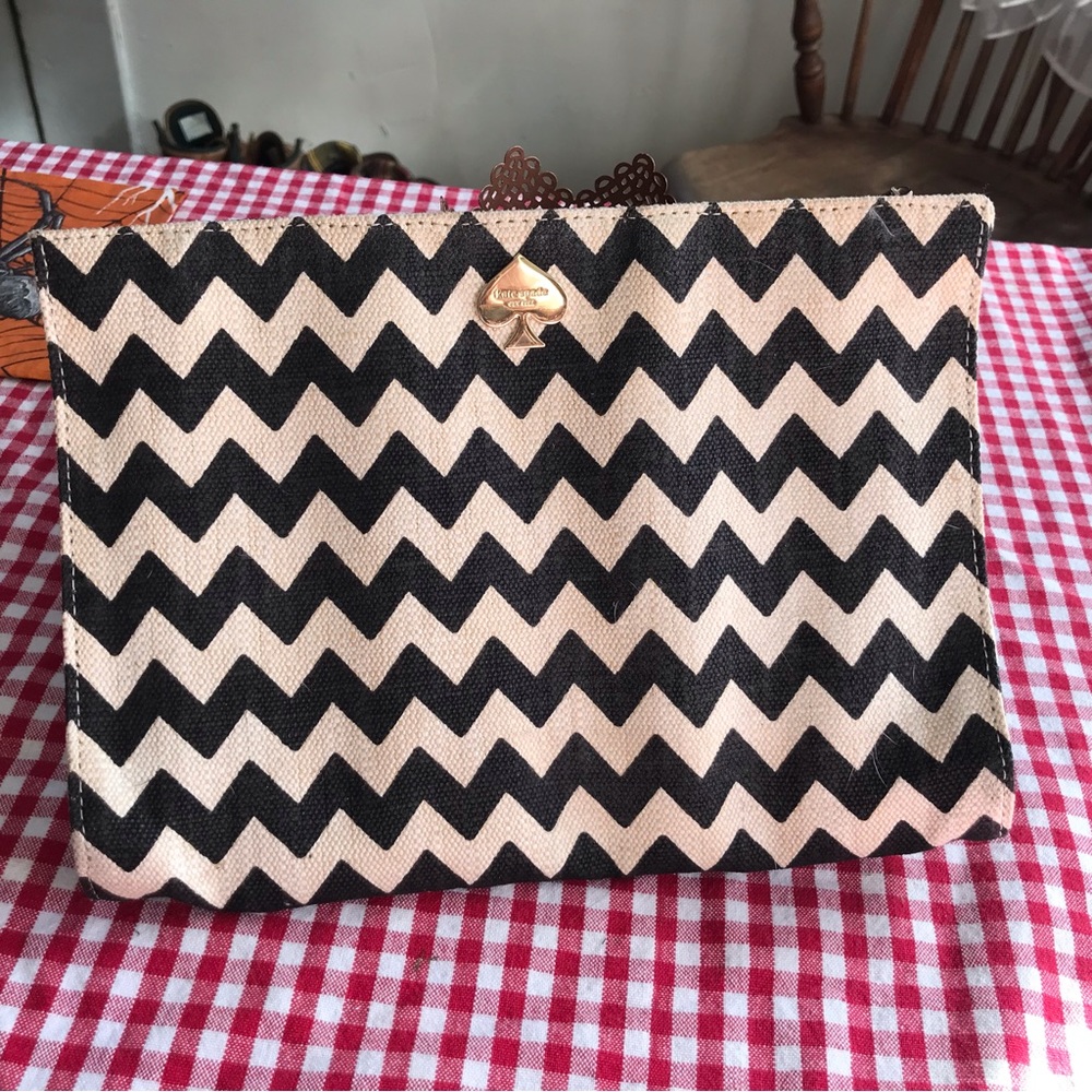 Kate spade cosmetic case EUC